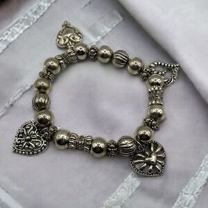 BEADED SILVER TONE STRETCHY HEART CHARM BRACELET